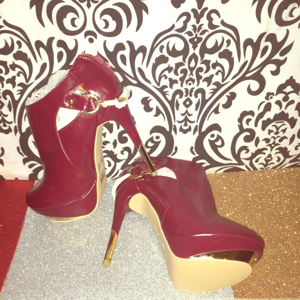 Cute!! BURGUNDY bootie heels Sophia and Lee